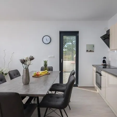 Ferienhaus Fur 6 Personen Ca 100 Qm In Vodice, Dalmatien Norddalmatien - B59918 Holiday home *