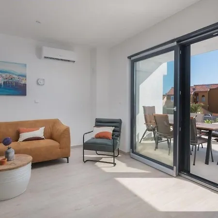Ferienhaus Fur 6 Personen Ca 100 Qm In Vodice, Dalmatien Norddalmatien - B59918 * Vodice