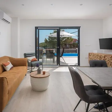 Ferienhaus Fur 6 Personen Ca 100 Qm In Vodice, Dalmatien Norddalmatien - B59918 * Vodice