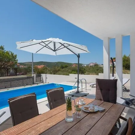 Ferienhaus Fur 6 Personen Ca 100 Qm In Vodice, Dalmatien Norddalmatien - B59918